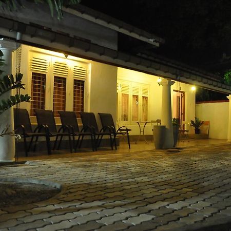 Dions Guest House Negombo Ngoại thất bức ảnh